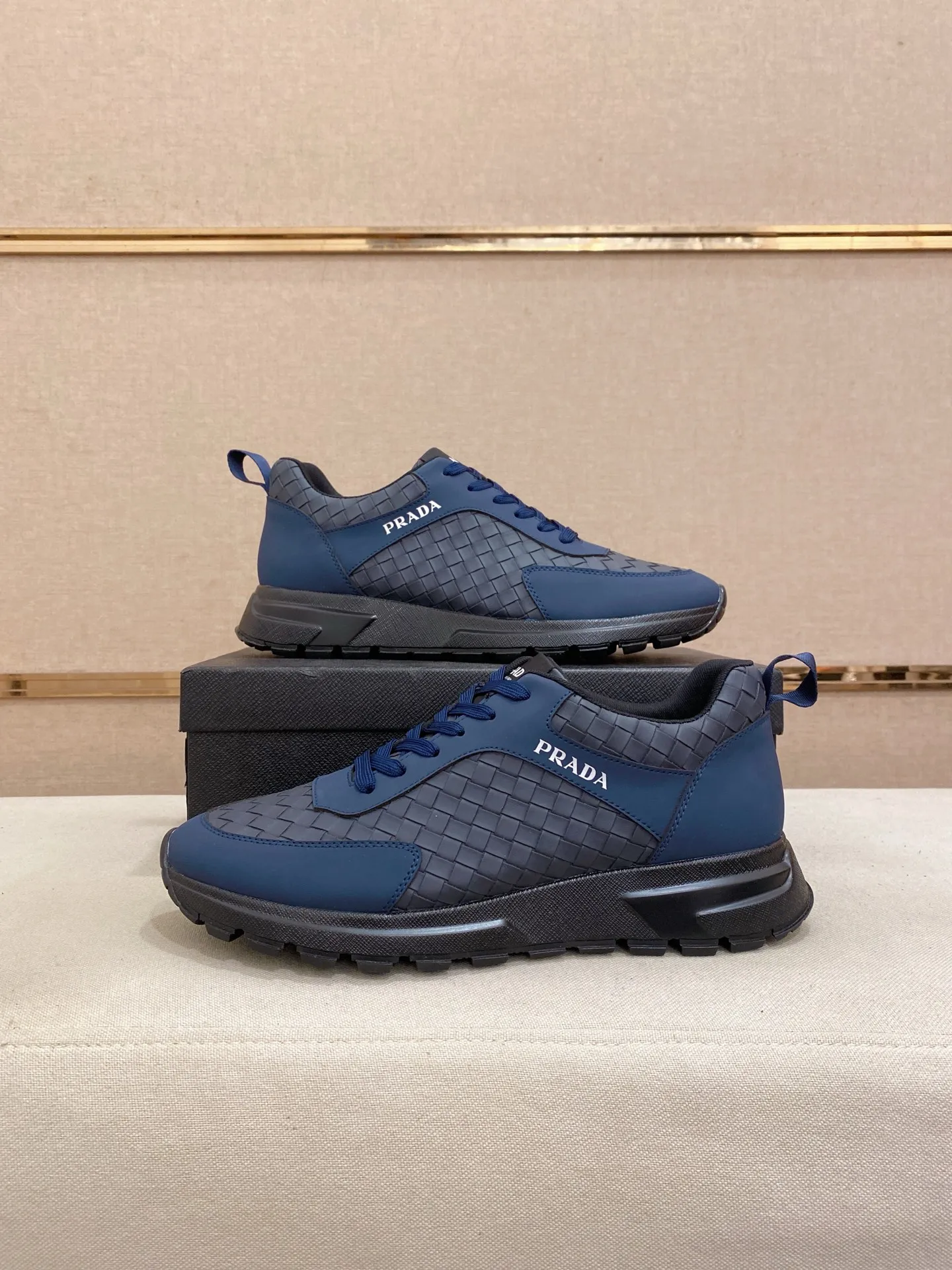 Men's men's shoes💰: 440💰[Prada～Prada] Trendy new styles are on the market. Same style as the official website. Counter quality. Original version. [Strong] [Strong] Imported selected first-layer cowhide. Comfortable and breathable sheepskin lining, fine workmanship, upper layer made of 100% pure cowhide, original last shape, comfortable on the feet, shoe sizes 38 to 44